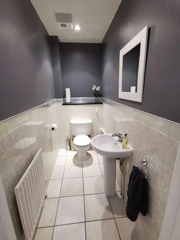 Large Modern Gf 1-Bed Apartment Sleeps 2 London