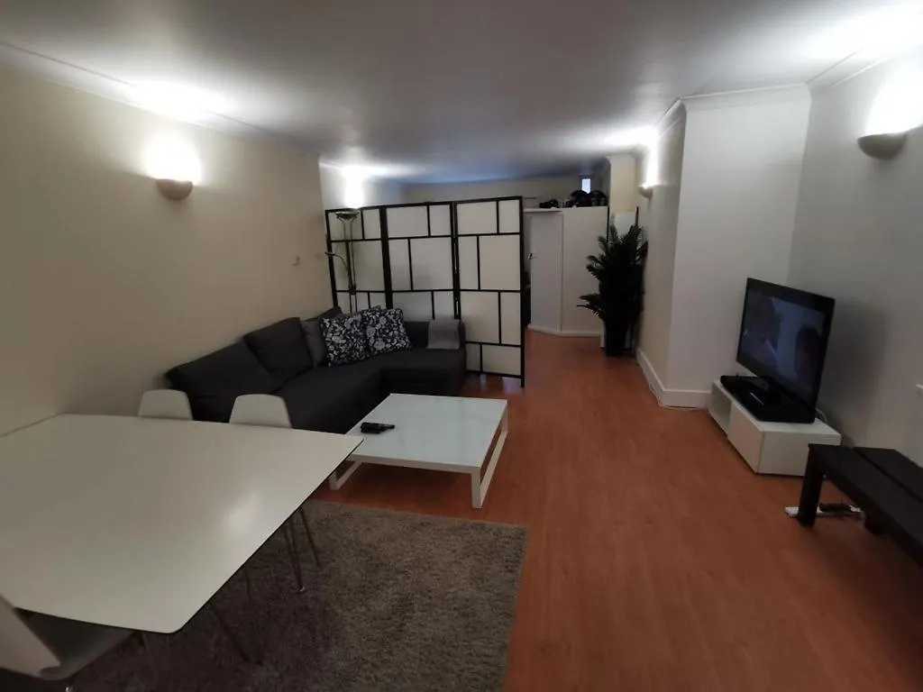 Large Modern Gf 1-Bed Apartment Sleeps 2 location