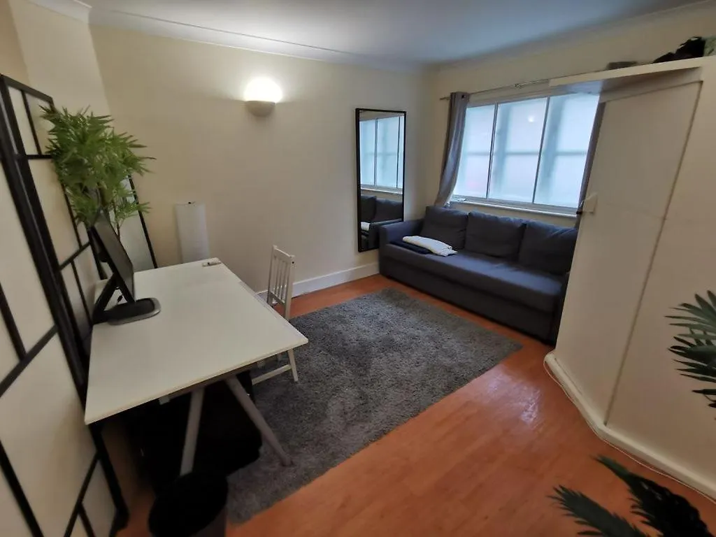 Large Modern Gf 1-Bed Apartment Sleeps 2 London