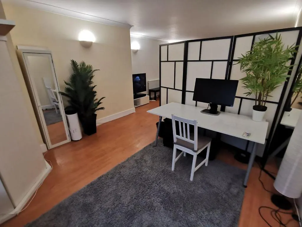 Large Modern Gf 1-Bed Apartment Sleeps 2 London 0*,  United Kingdom