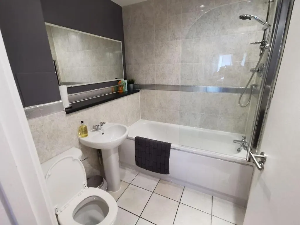 Large Modern Gf 1-Bed Apartment Sleeps 2 London 0*,